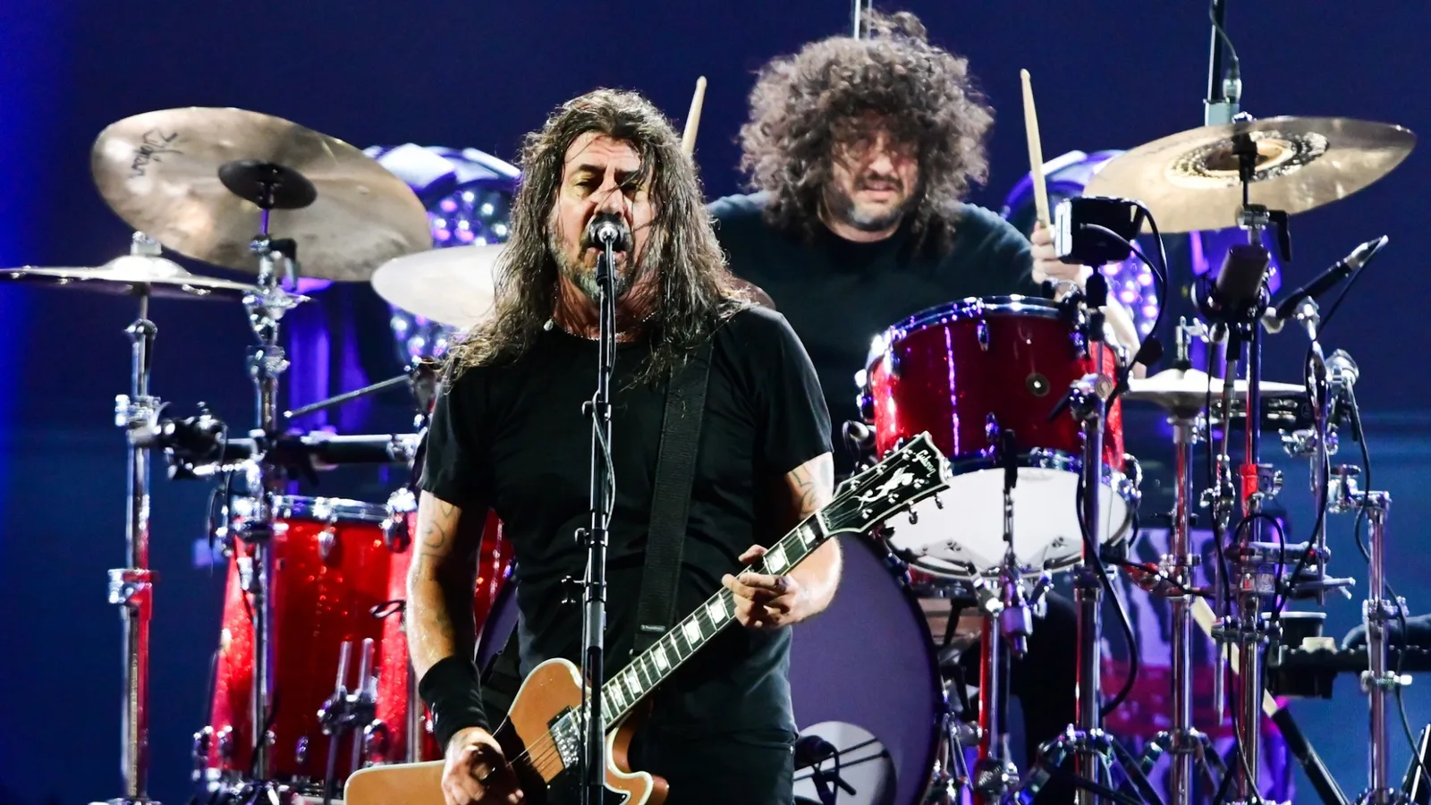 Foo Fighters resgata elo com Nirvana e homenageia Taylor Hawkins no Rock in Rio