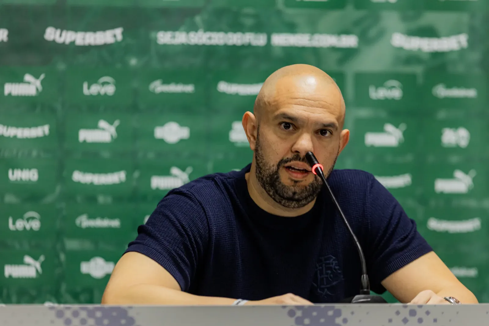 Súmula aponta críticas de Mattheus Montenegro à arbitragem no intervalo do clássico