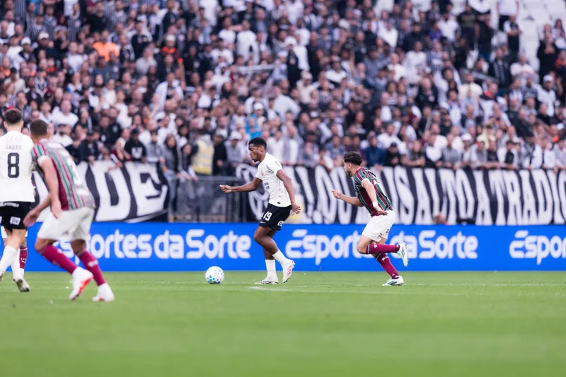 André Luiz supera afastamento e joga 80 minutos pelo Corinthians