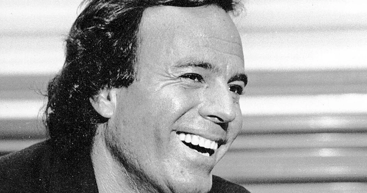 Julio Iglesias é denunciado por duas ex-funcionárias na Justiça espanhola