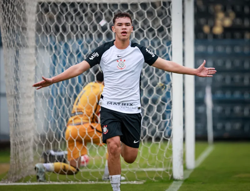 Corinthians bate Atlético-MG e entra no G-3 do Brasileiro Sub-17