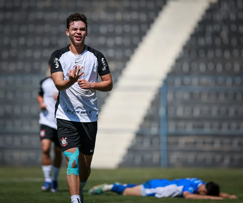 Miguel Moscardo fica a um gol de recorde no Sub-17 do Corinthians