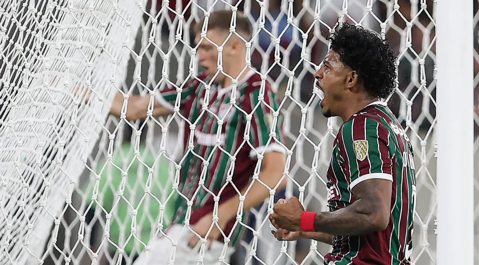Lesão no joelho encerra participação de John Kennedy pelo Fluminense em 2026