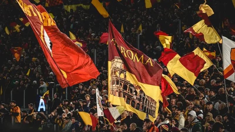 Roma bane torcedores por saudação fascista durante partida contra a Atalanta