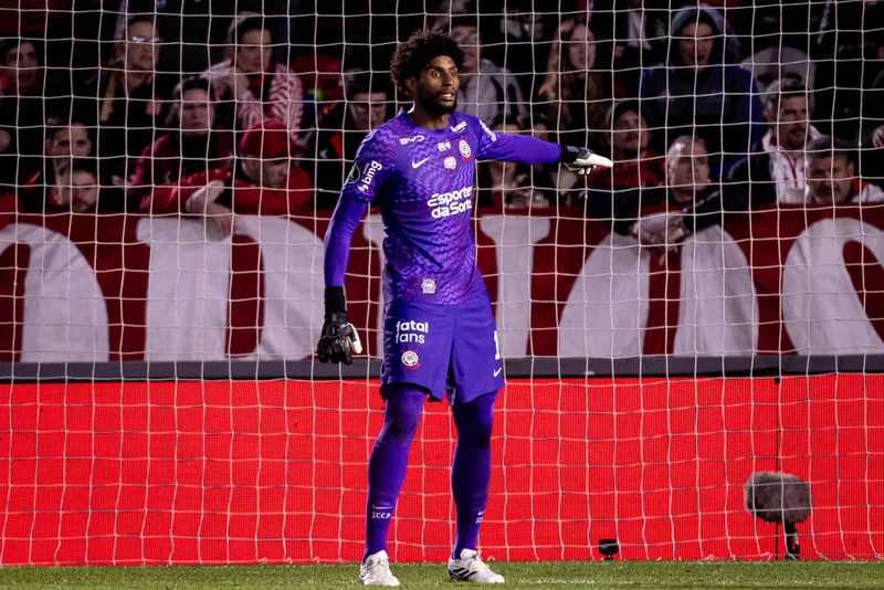 Hugo Souza cita união no Corinthians antes da volta contra o Estudiantes