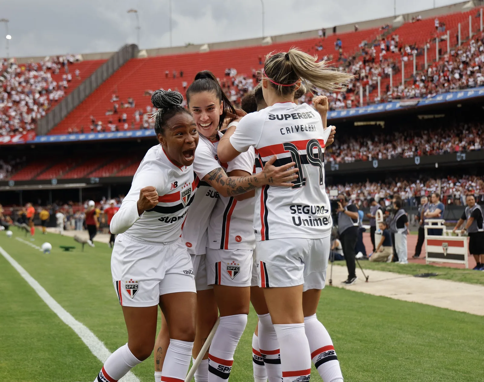 São Paulo empata com Corinthians e conquista o Brasileirão feminino