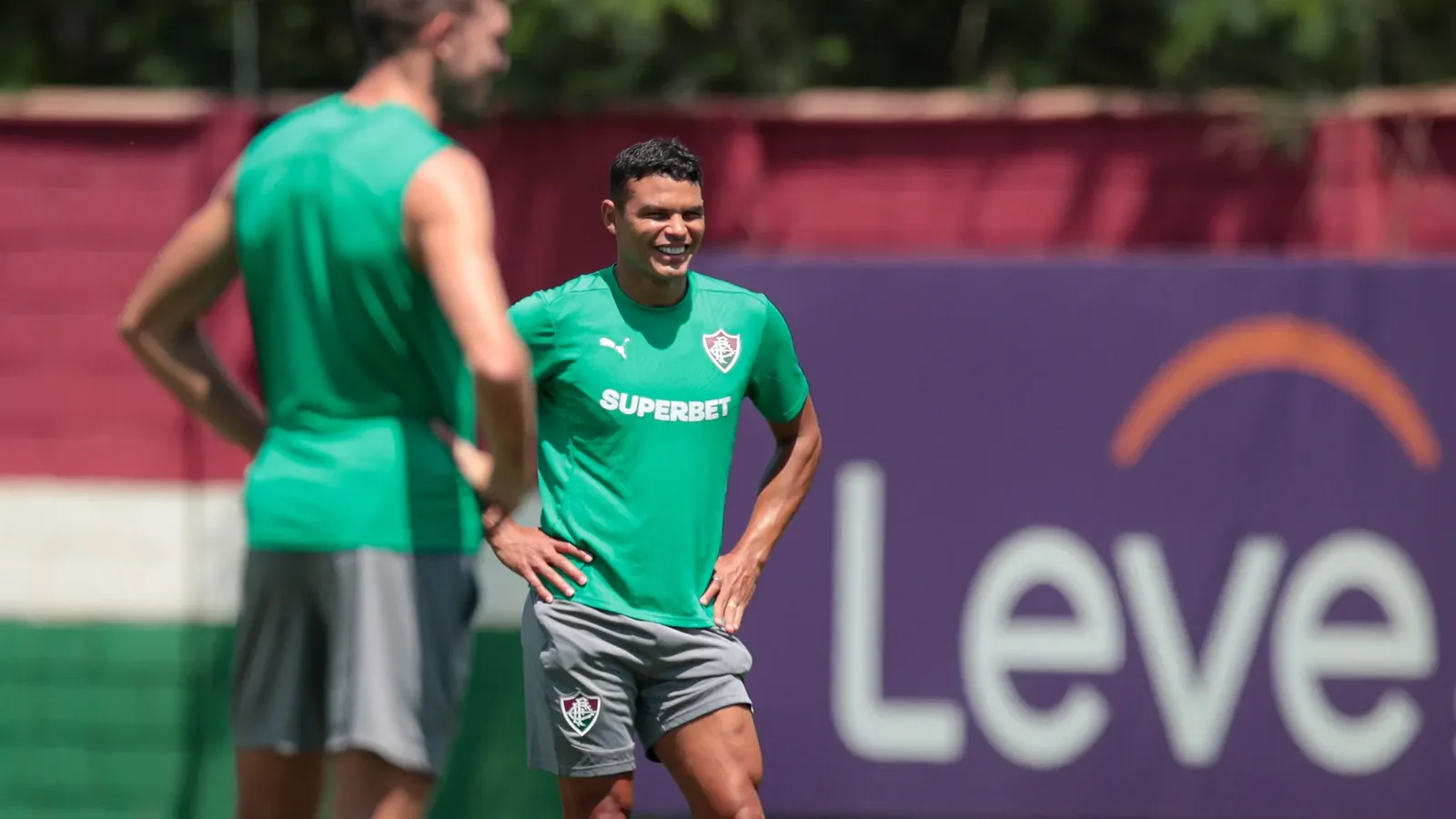 Thiago Silva comanda treino da base do Fluminense em Xerém