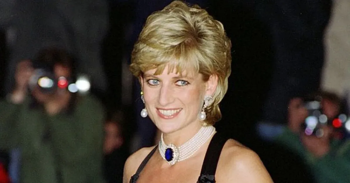 Charles Spencer diz que Elizabeth II tentou devolver título de Diana após a morte