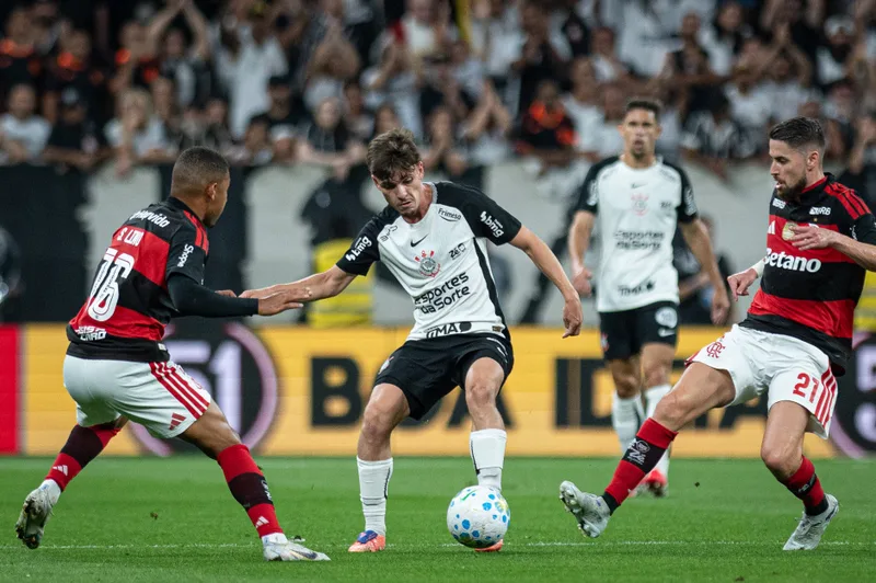 Leonardo Jardim avalia poupar jogadores do Flamengo contra o Corinthians