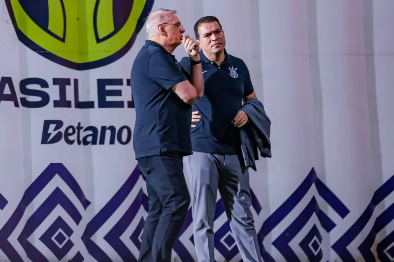 Paz explica limites de sua autonomia no Corinthians e fala sobre renovação de Memphis