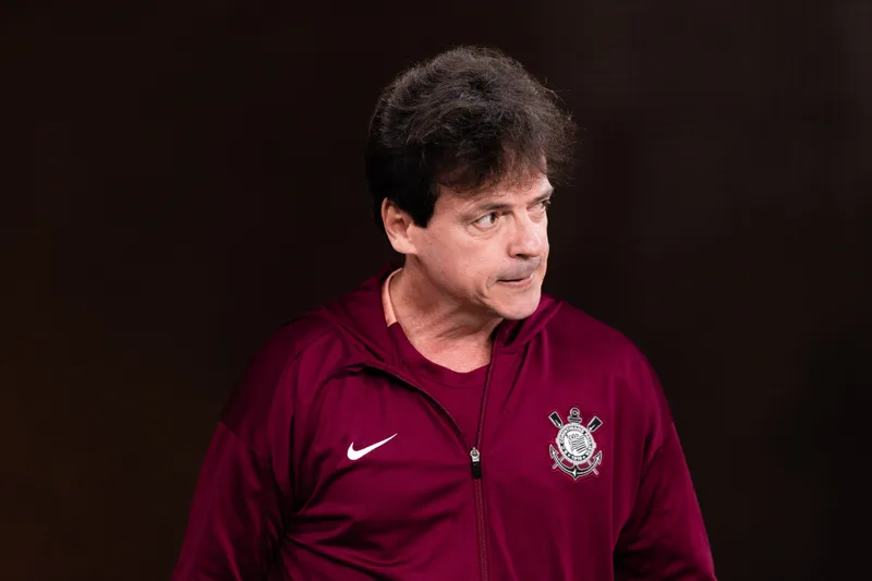 Marcelo Paz confirma Diniz no Corinthians após revés diante do Fluminense