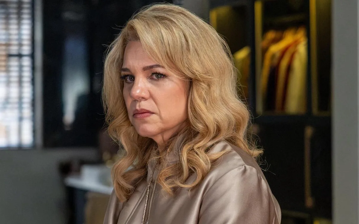 Pilar perde espaço dentro da família e enfrenta novas derrotas em Quem Ama Cuida