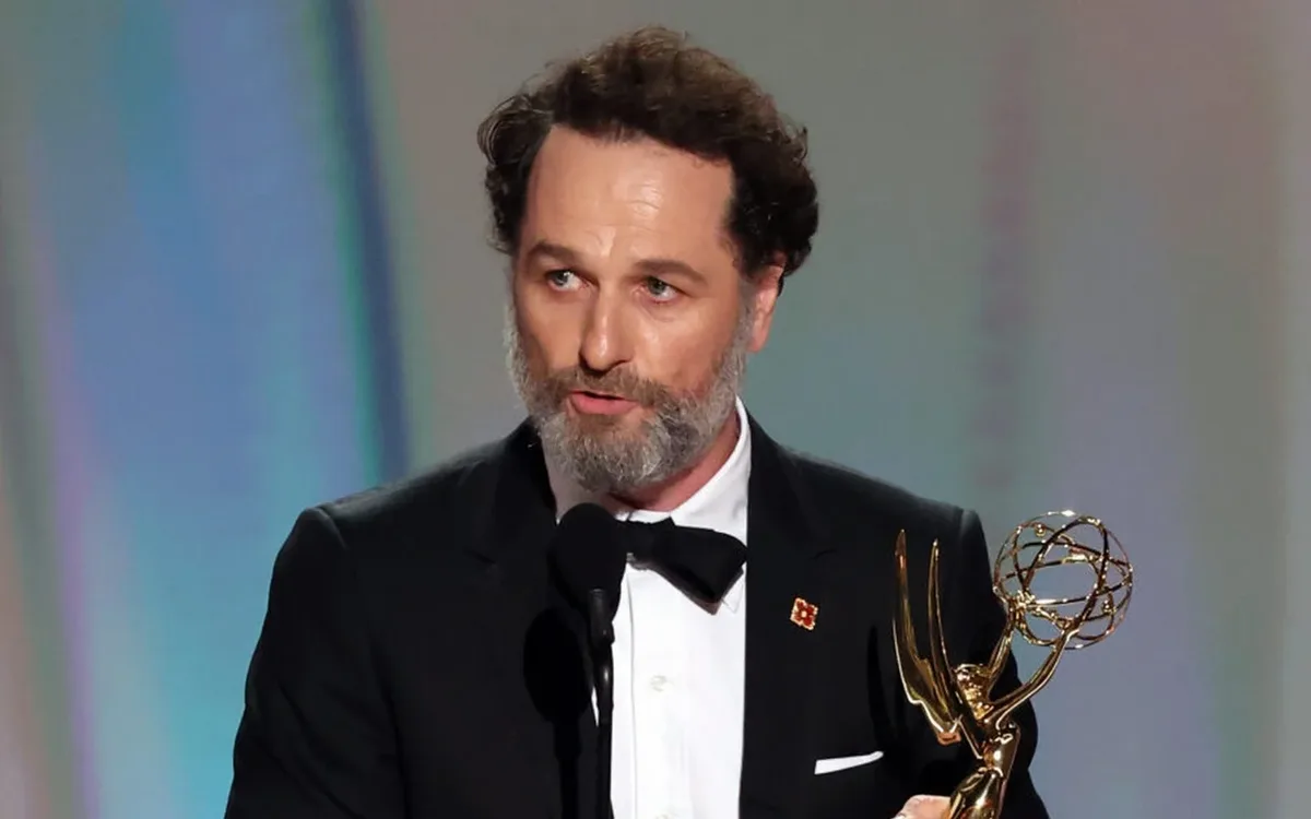 Matthew Rhys faz história no Emmy ao vencer em duas categorias principais