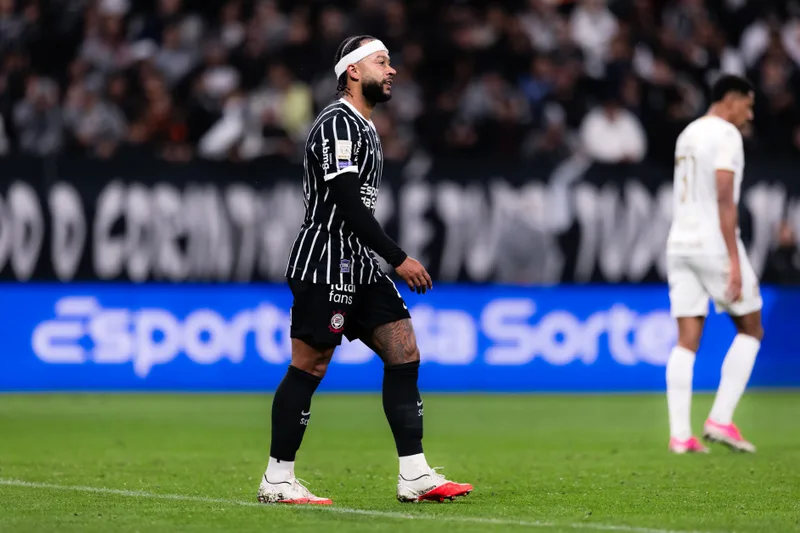 Memphis nega ter pedido para ficar fora de Corinthians x Flamengo