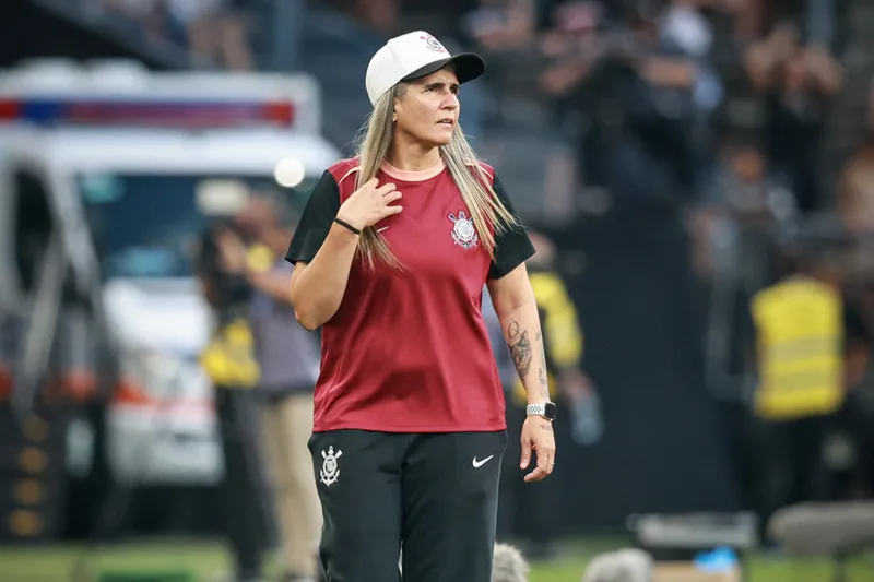 Emily Lima aponta fortalecimento dos rivais e projeta reação do Corinthians