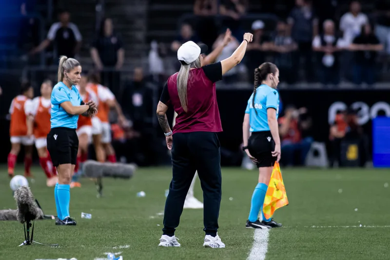 Emily Lima mira decisão contra o São Paulo e prevê Arena cheia no sábado