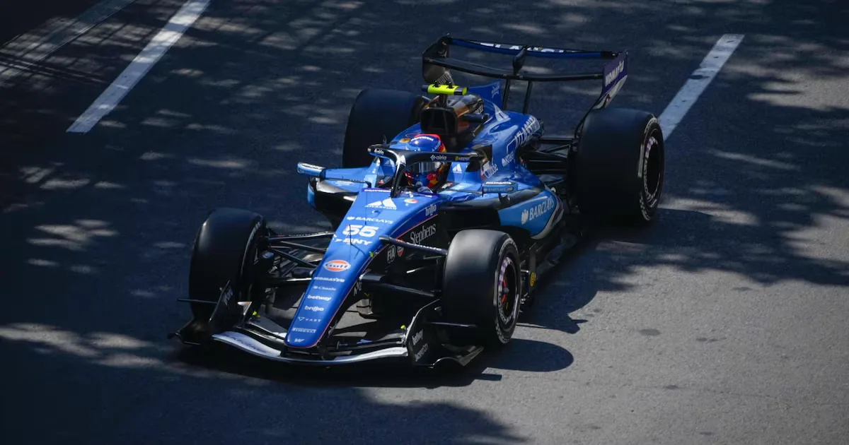 Sainz cai para 14º após punição, e Pérez fecha grid do GP do Azerbaijão