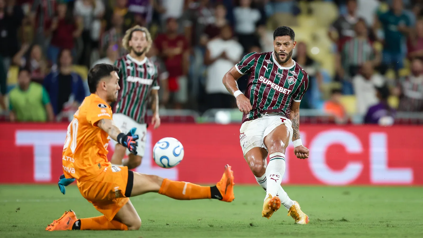 Fluminense bate o Platense por 2 a 0 e fica perto da semifinal da Libertadores
