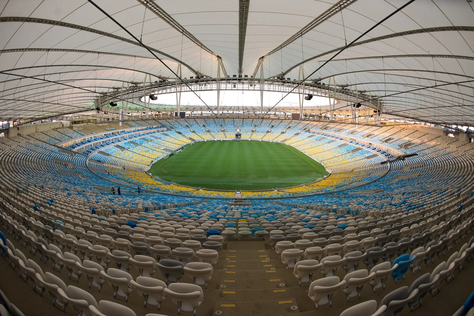 NFL antecipa equipamento e inicia renovação do gramado do Maracanã