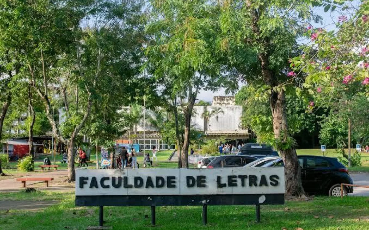 UFRJ aciona segurança após vídeos de atos sexuais na Faculdade de Letras