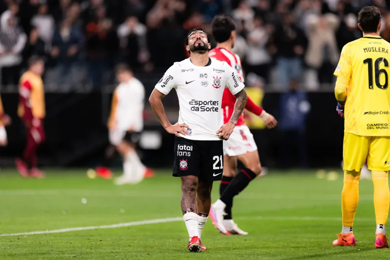 Bidu assume cobrança após eliminação e diz que Corinthians segue fechado com Diniz