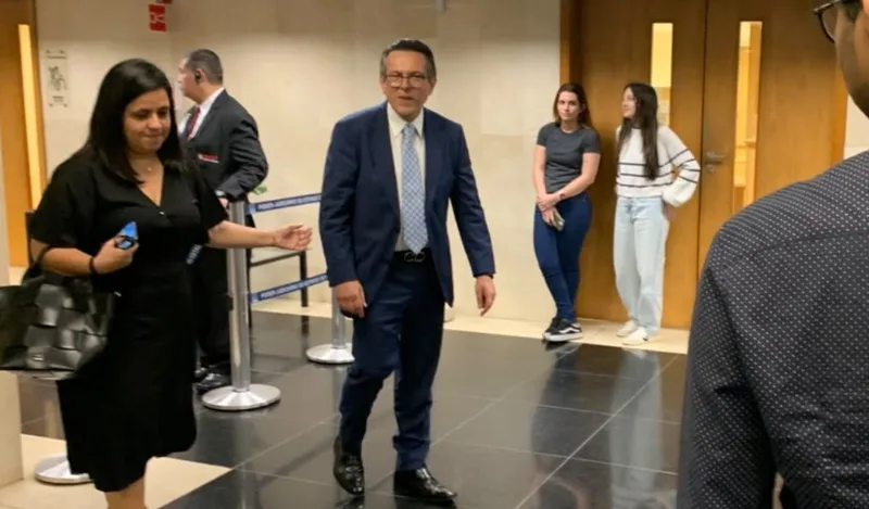 Junqueira assume frente da Almirante e explica ausência de Lamacchia no leilão do Vasco