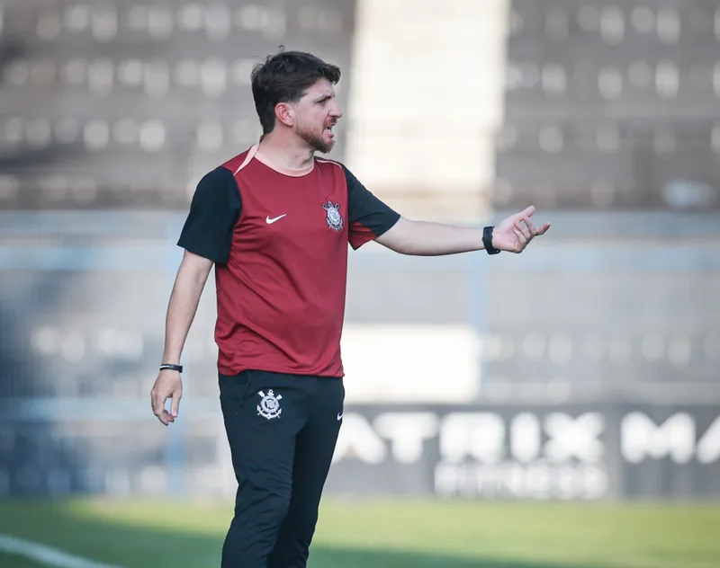 William Batista destaca campanha do Corinthians antes das oitavas do Paulista Sub-20
