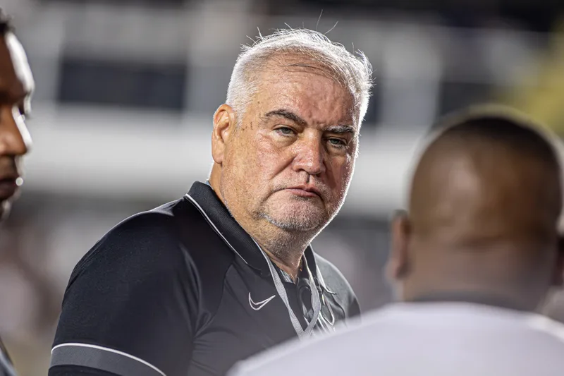 Rubão confirma ajuda ao Corinthians em negociação com a Caixa e critica SAFiel