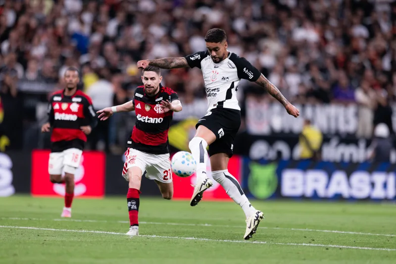 Corinthians busca manter invencibilidade de uma temporada contra o Flamengo