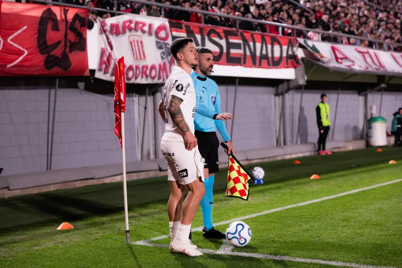 Garro reassume liderança de assistências do Corinthians após empate na Libertadores