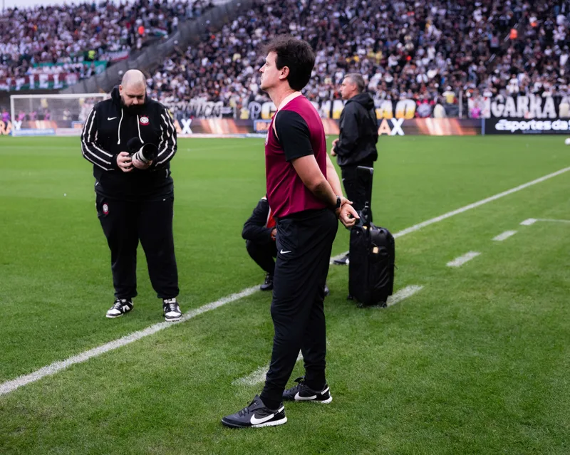 Diniz diz que Corinthians foi melhor, mas perde a sexta seguida no Brasileiro