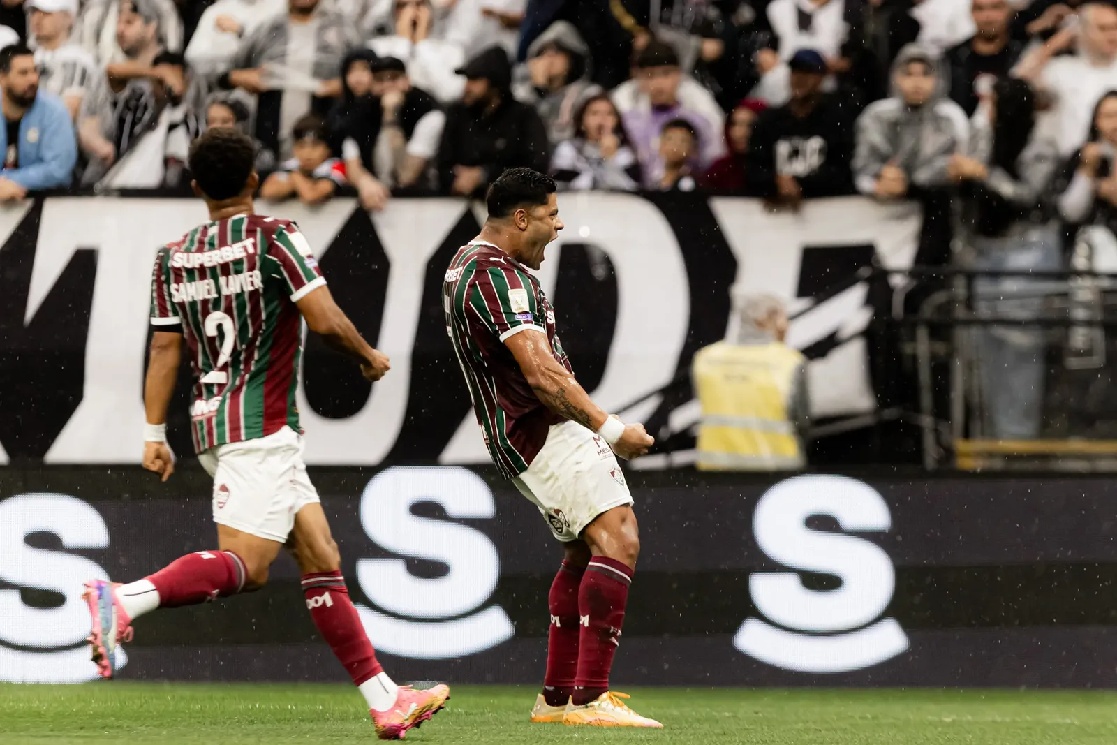 Hulk recusa vínculo curto e escolhe seguir no Fluminense até 2027