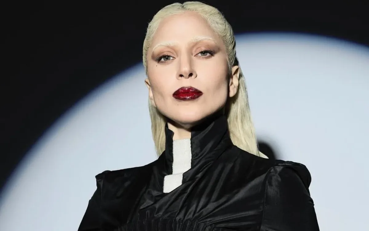 Lady Gaga aparece com bebê, mas não confirma nascimento do primeiro filho