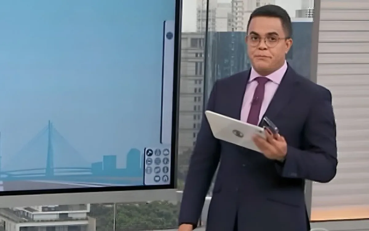 Marcelo Pereira troca nome de Ary Torres por Ary Fontoura ao vivo
