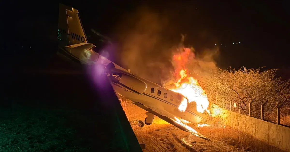 Jato de Rey Vaqueiro pega fogo após sair da pista em Parelhas