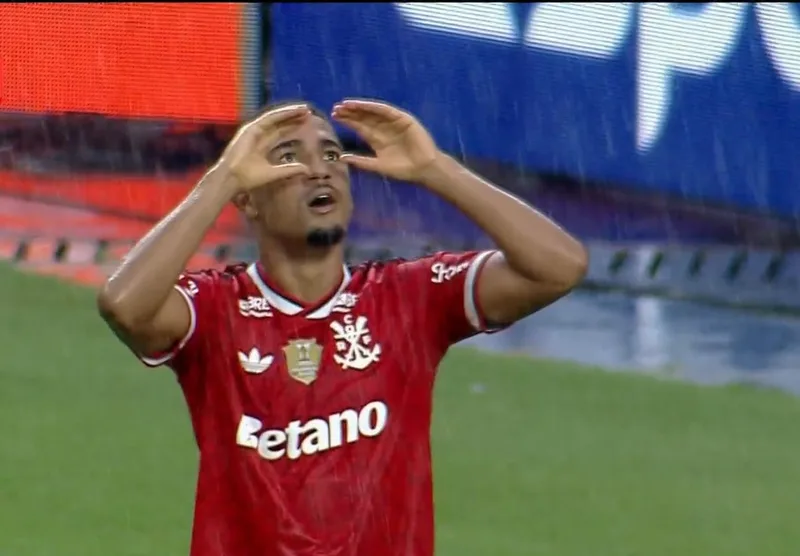 Flamengo vence o Remo com gol de Samuel Lino e assume liderança provisória