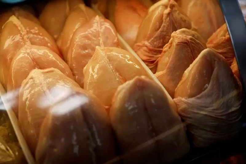 O que avaliar no frango além da cor da pele