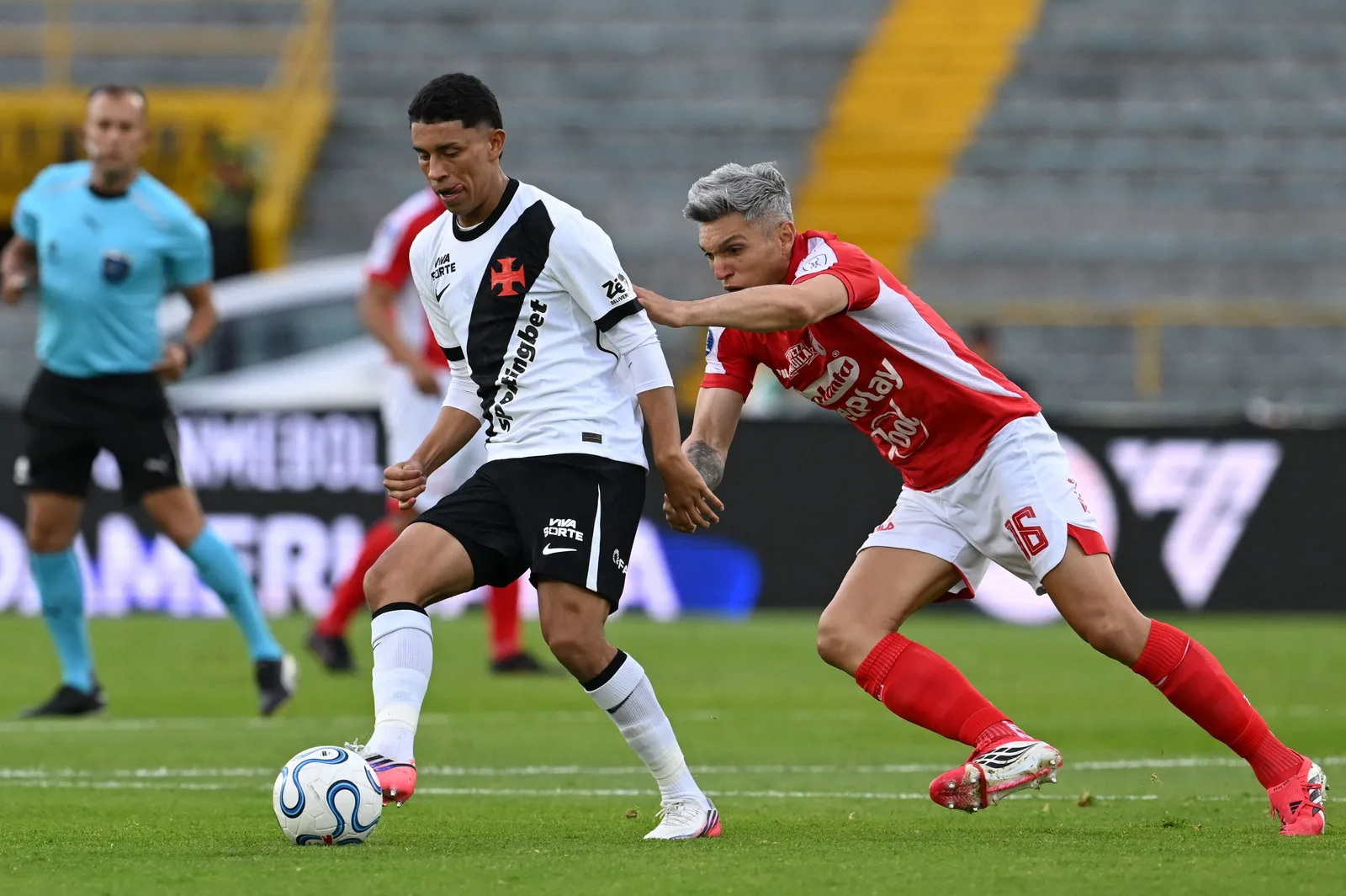 Vasco segura empate sem gols com o Santa Fe e decide vaga em São Januário