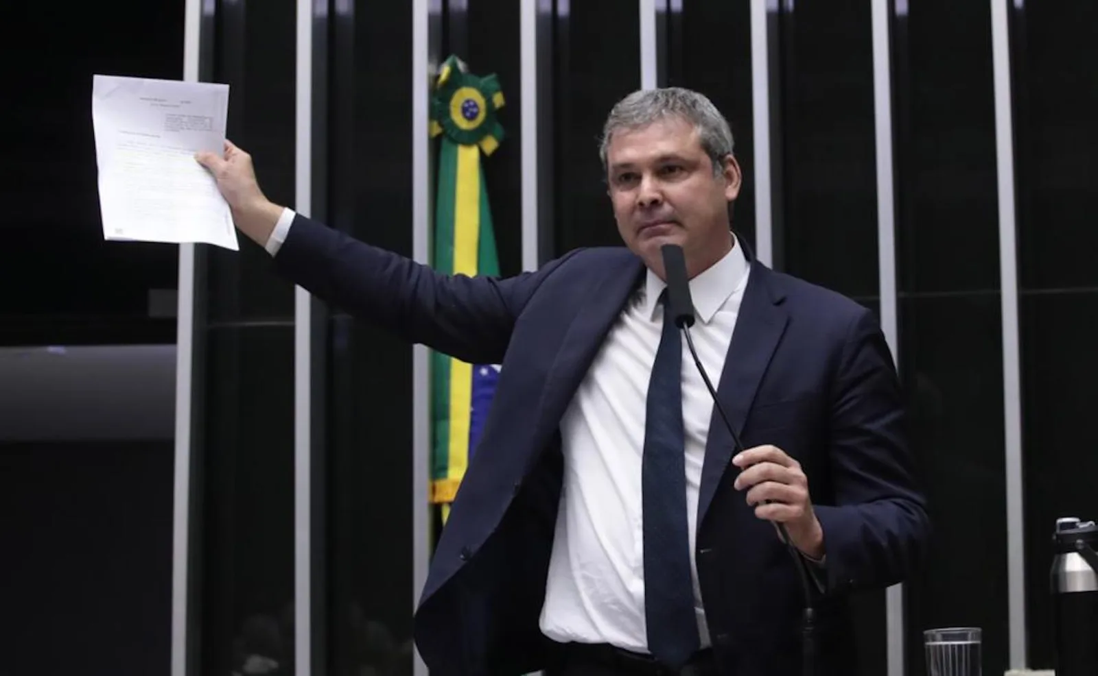 Lindbergh recorre ao STF para suspender PEC da Blindagem