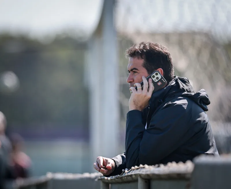 Marcelo Paz destaca proteção no CT e esforço conjunto por Memphis no Corinthians
