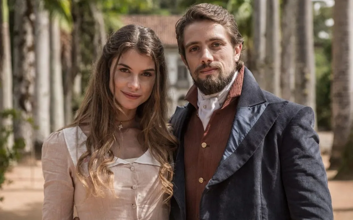 Além do Tempo: Lívia e Felipe assumem paixão entre conflitos e segredos