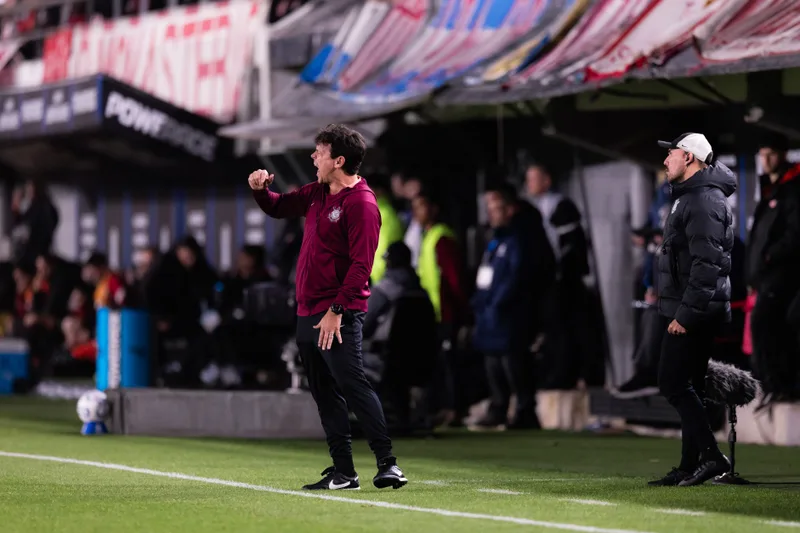 Diniz amplia série sem derrotas no mata-mata da Libertadores pelo Corinthians