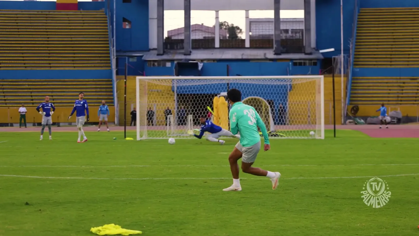 Palmeiras realiza atividade em Quito antes da volta contra a LDU