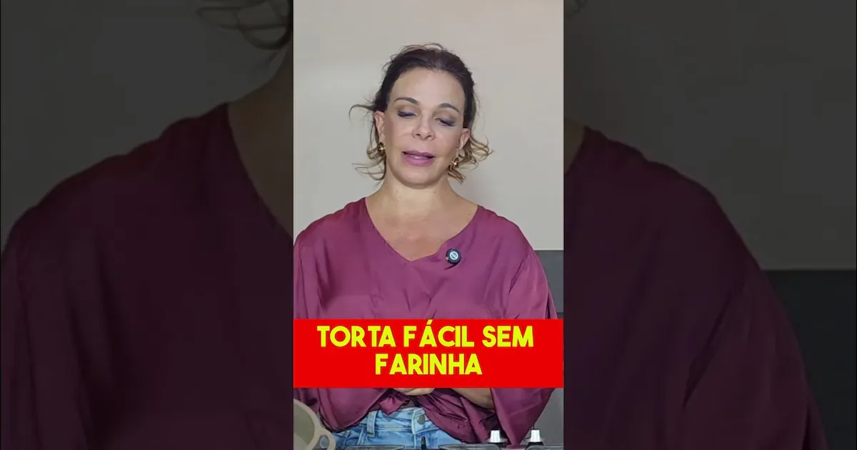 Torta de frango com brócolis ganha massa de batata e não leva farinha