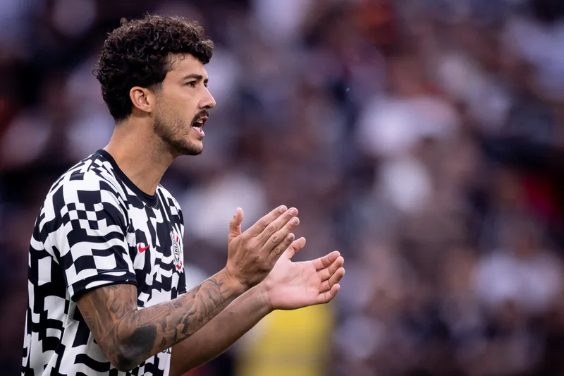 Corinthians enfrenta Flamengo com nove desfalques e seis pendurados