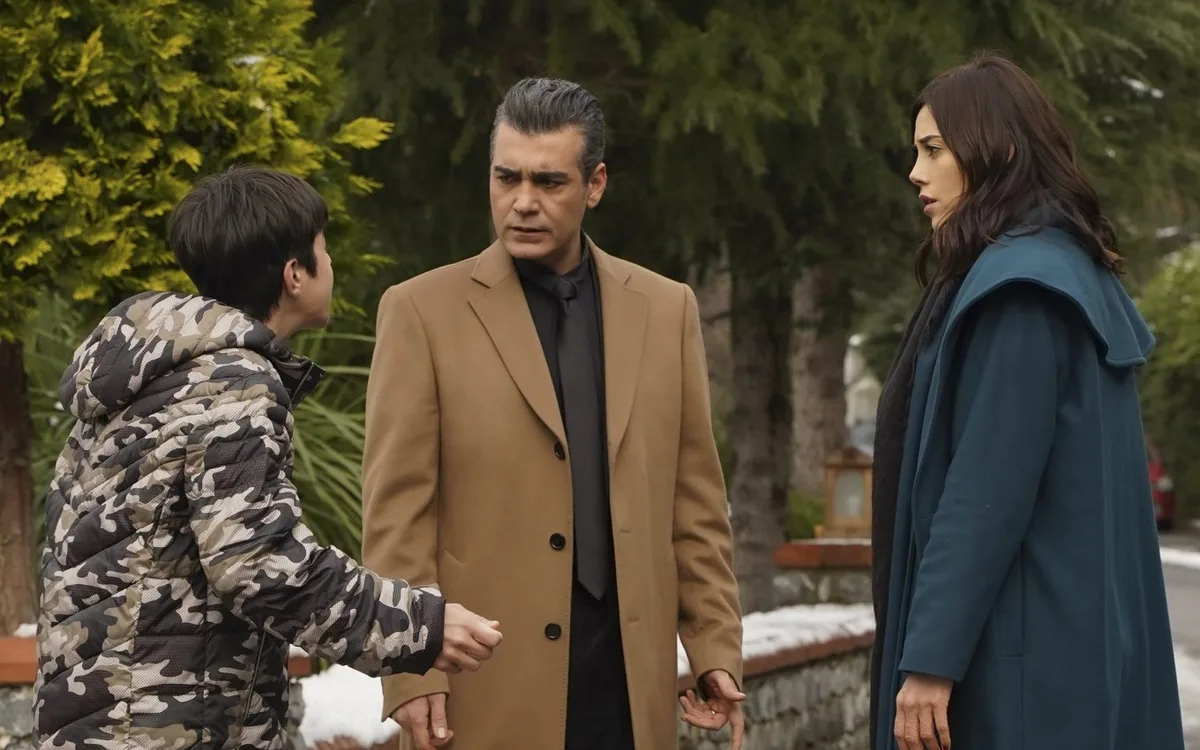 Ali assume os furtos e decide morar com Volkan em Iludida