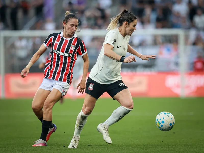 Corinthians tenta reverter vantagem do São Paulo na decisão feminina