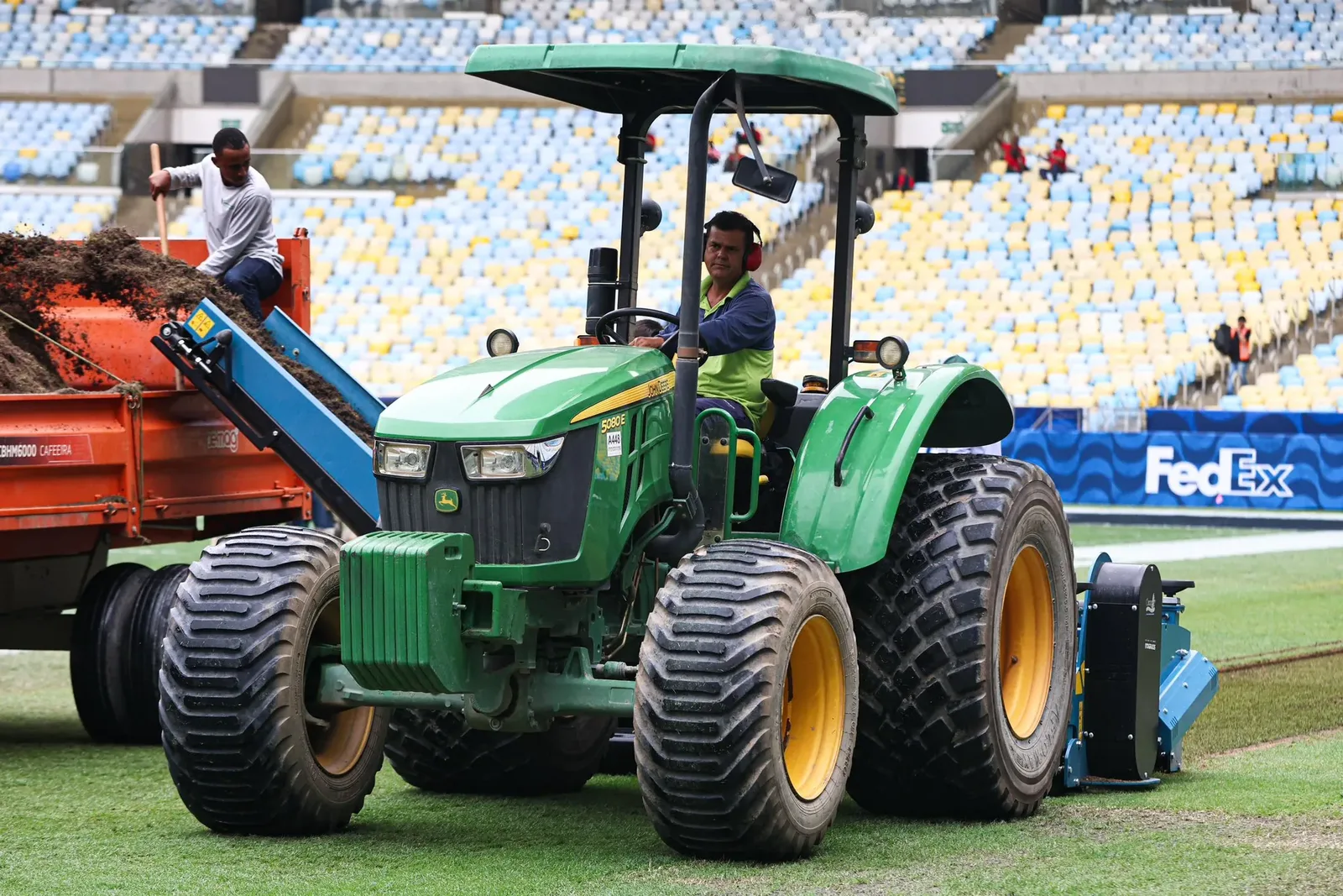 Maracanã inicia troca do gramado após jogo entre Ravens e Cowboys