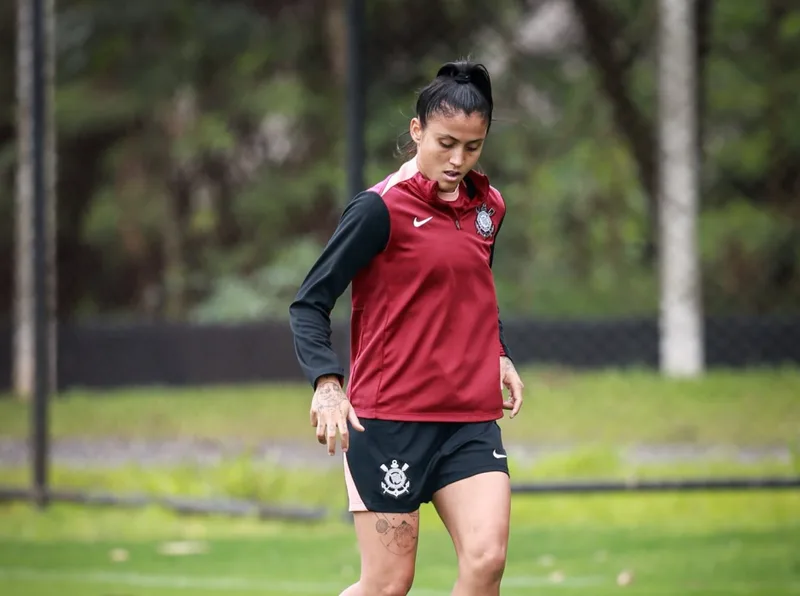 Jaqueline inicia transição e pode reforçar Corinthians contra o Bahia
