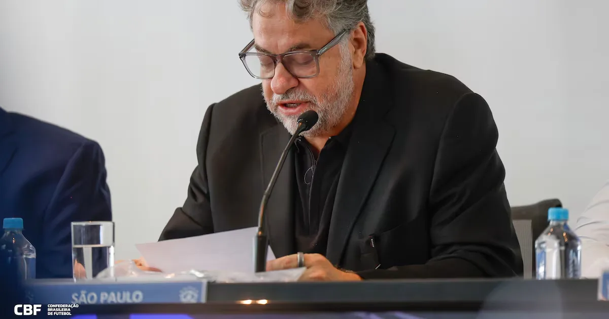 Casares pede que Justiça reverta expulsão e contesta acusações no São Paulo